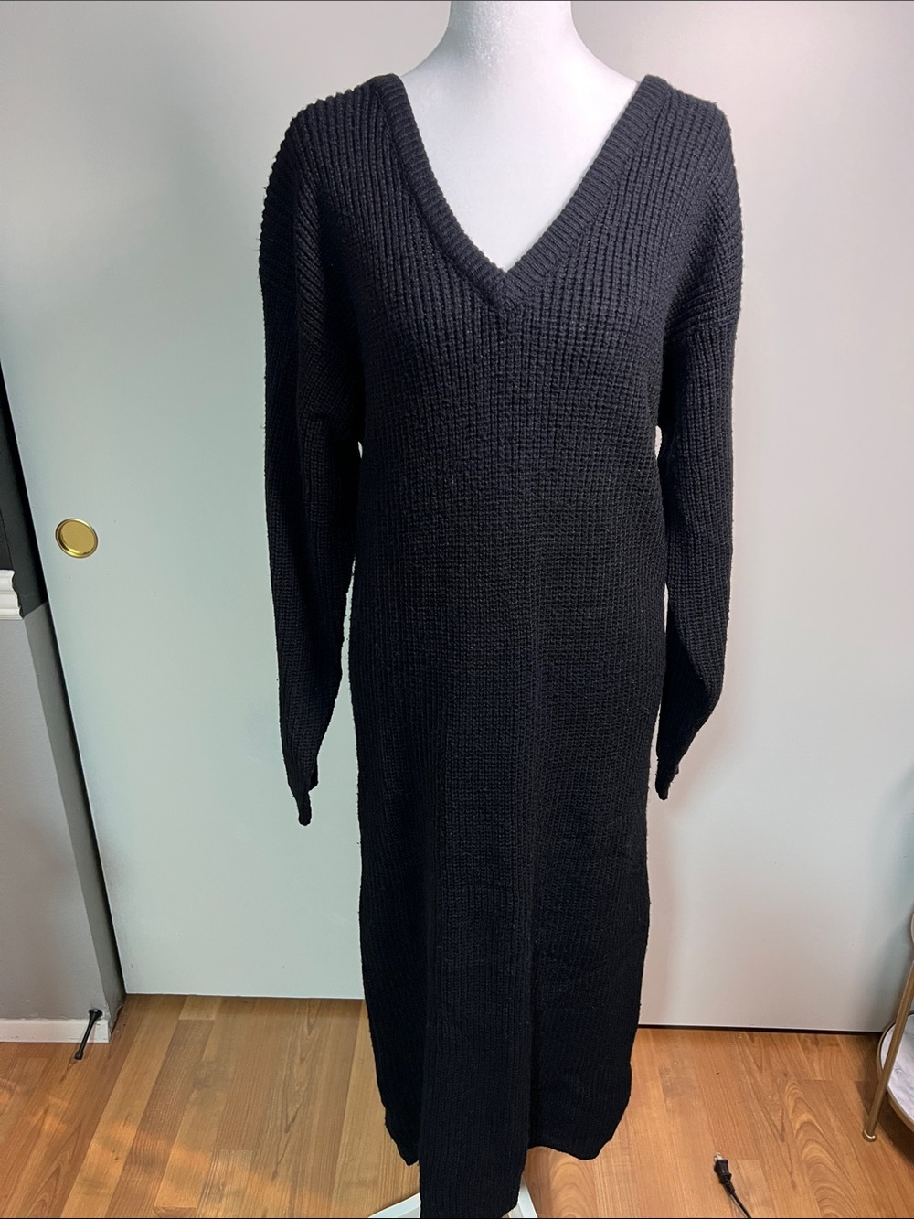 Sam & Max Black V-Neck Ribbed Knit Maxi Dress